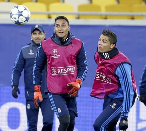 Real Madrid training session before the Champions League match against Shakhtar Donetsk. In this picture, Keylor Navas and Cristiano Ronaldo. xFOTOxCHEMAxREYx 