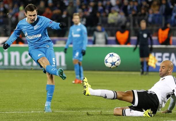 ST. PETERSBURG, RUSSIA. NOVEMBER 24, 2015. Zenit s Alexander Ryazantsev (L) and Valencia s Sofiane Feghouli in action in their 2015 16 Season UEFA Champions League Group H Round 5 football match at Petrovsky Stadium. FC Zenit St. Petersburg won the game 2:0. Alexander Demianchuk TASS  TS0128A0