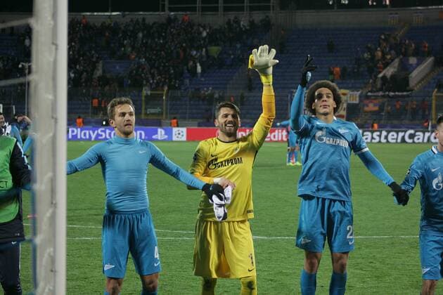 Russian Federation. St. Petersburg. UEFA Champions League, Zenit (Russia) - Valencia (Spain) - 2: 0. Players FC Zenith Yuri Lodygin (Yuri Lodygin, 1), Axel Witsel and Domenico Criscito in the UEFA Champions League between the teams, Zenit (Russia, Saint-Petersburg) and Valencia ( Valencia , Valencia, Spain ). MaksimxKonstantinov 