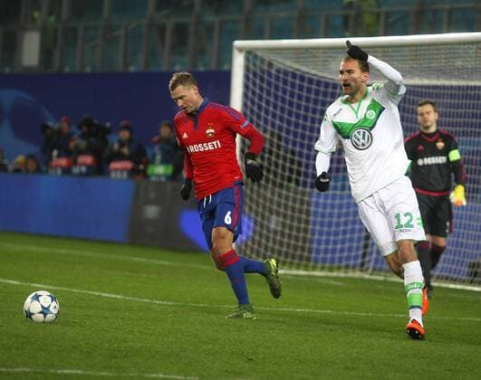 Russia. Moscow region. Khimki. 25 november 2015. Football stadium Arena Khimki . UEFA CHAMPIONS LEAGUE. Playing: Group stage. PFC CSKA Moscow vs VfL Wolfsburg (Germany). 12.Bas Dost vs 6. BEREZUTSKII Alexei (CSKA) (CSKA) 