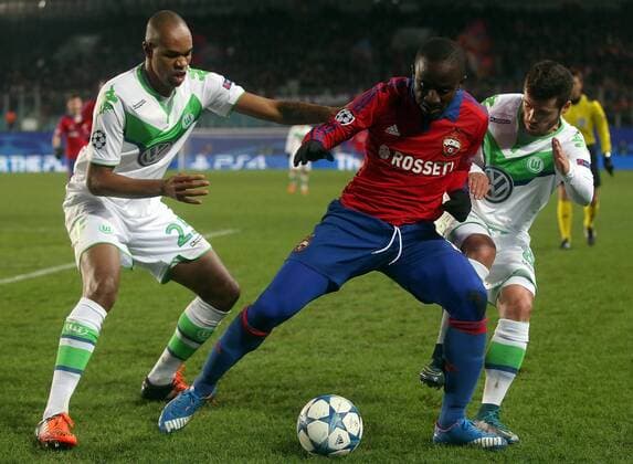 MOSCOW REGION, RUSSIA. NOVEMBER 25, 2015. Wolfsburg s Naldo (L), Vieirinha (R) and CSKA s Seydou Doumbia (C) fight for the ball in their 2015 16 Season UEFA Champions League Group B Round 5 football match at the Arena Khimki Stadium. FC Wolfsburg won the game 2:0. Sergei Fadeichev TASS  TS0129D3