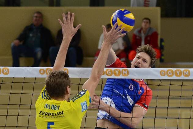 25.11.2015, xtkx, Volleyball DVV-Pokal, United Volleys - VfB Friedrichshafen, emspor v.l. Alexey Nabolin (VFB Friedrichshafen) , Lukas Bauer (United Volleys),