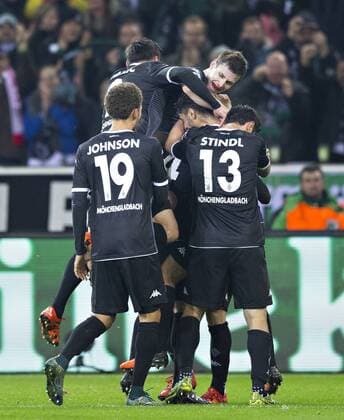 Mönchengladbach, 25.11.2015, Borussia Park Gladbacher Torjubel: Havard Nordtveit (BMG), Lars Stindl (BMG), Fabian Johnson (BMG) VfL Borussia Mönchengladbach - FC Sevilla mm