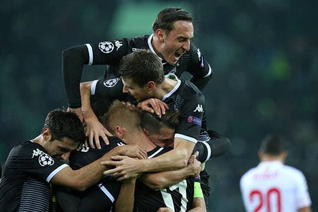 25.11.2015, Fussball UEFA Champions League 2015 2016, Gruppenphase, 5.Spieltag, Borussia Mönchengladbach - FC Sevilla, im Borussia-Park Mönchengladbach. Jubel Gladbach zum Tor zum 1:0 