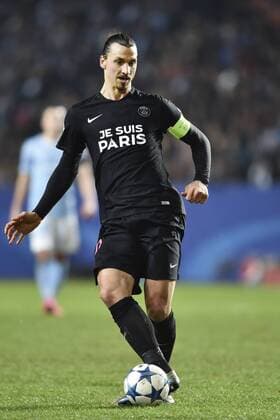 Fußball, Champions League, Paris St. Germain Spieler mit Je suis Paris Schriftzug auf den Trikots in Malmö Zlatan Ibrahimovic - Malmö, Schweden - Champions League, Malmö FF vs. Paris Saint Germain PSG.  Copyright: DANIELxSTILLER BB151125DS012