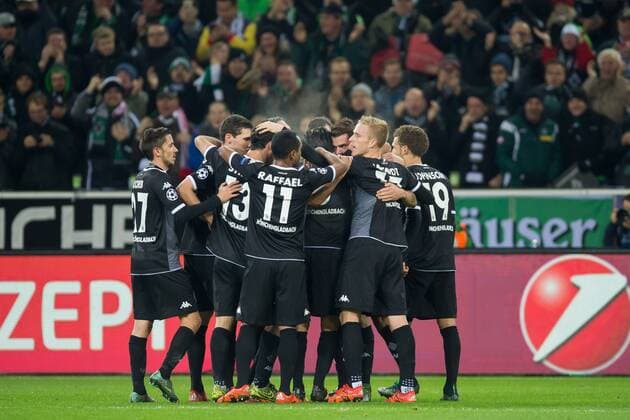 Mittwoch 25.11.2015, UEFA Champions League, Saison 2015 2016, 5. Spieltag in Moenchengladbach, Borussia Moenchengladbach - Sevilla FC, jubel nach dem treffer zum 1:0 durch Lars Stindl (Gladbach) DeFodi001