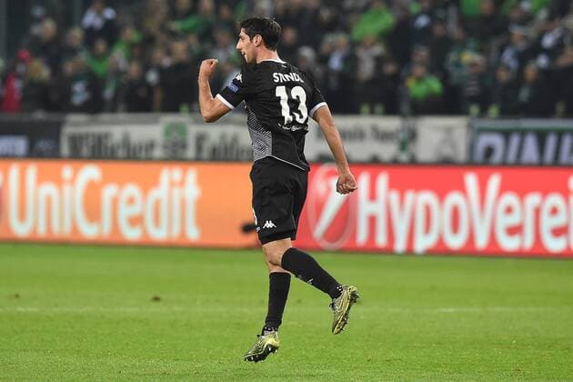 Fußball Champions League Gruppenphase 5. Spieltag Borussia Mönchengladbach - FC Sevilla am 25.11.2015 im Borussia-Park in Mönchengladbach Torjubel zum 1:0 durch Lars Stindl ( Mönchengladbach ) xRx