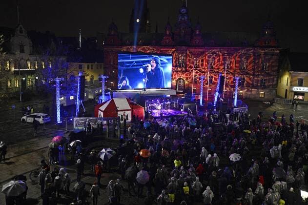 Fußball, Champions League, Malmö FF - Paris St. Germain, public viewing 151125 Malmö FFs supportrar följer fotbollsmatchen i Champions League mellan Malmö FF och Paris Saint Germain den 25 november 2015 pa Stortorget i Malmö  Copyright: AVDOxBILKANOVIC BB151125BB368