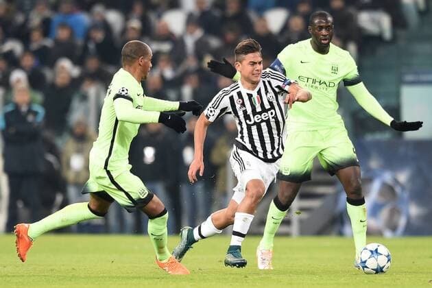 Turin, 25.11.2015 - Fussball - UEFA Champions League 2015 2016 - Juventus Turin vs Manchester City - Paulo Dybala-Fernando-Yaya Toure 