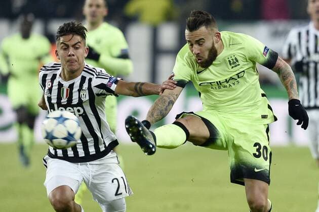 Turin, 25.11.2015 - Fussball - UEFA Champions League 2015 2016 - Juventus Turin vs Manchester City - Paulo Dybala-Nicolas Otamendi 