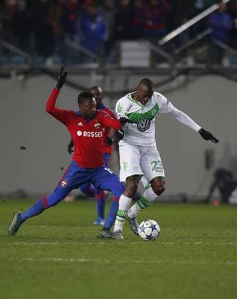 Fußball, Champions League, ZSKA Moskau - VfL Wolfsburg Russia. Moscow region. Khimki. 25 november 2015. Football stadium Arena Khimki . UEFA CHAMPIONS LEAGUE. Playing: Group stage. PFC CSKA Moscow vs VfL Wolfsburg (Germany). 18. MUSA Ahmed (CSKA) vs 23.Josuha Guilavogui (Wolfsburg). 