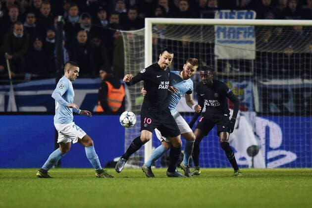 Fußball, Champions League, Malmö FF - Paris St. Germain Zlatan Ibrahimovic, Rasmus Bengtsson, Vladimir Rodic - Malmö, Schweden - Champions League, Malmö FF vs. Paris Saint Germain PSG.  Copyright: PETTERxARVIDSON BB151125PA124