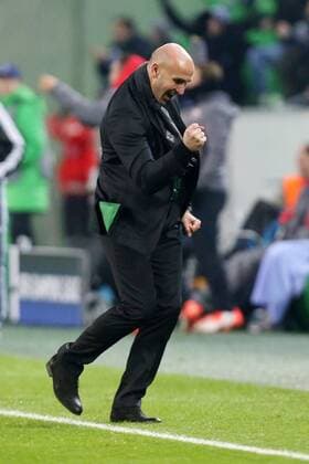 Moenchengladbach Andre Schubert (Trainer, Borussia Moenchengladbach) bejubelt das 1:0 Borussia Moenchengladbach - FC Sevilla, Fussball, UEFA Champions League, 26.11.2015, Copyright: Deutzmann Eibner-Pressefoto EP_CDN