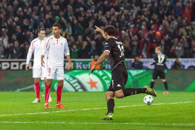 Moenchengladbach Lars Stindl (Borussia Moenchengladbach 13) beim Torjubel nach dem Treffer zum 1:0 Borussia Moenchengladbach vs FC Sevilla, Fussball, UEFA Champions League, 25.11.2015, Copyright: Schueler Eibner-Pressefoto EP_JSE