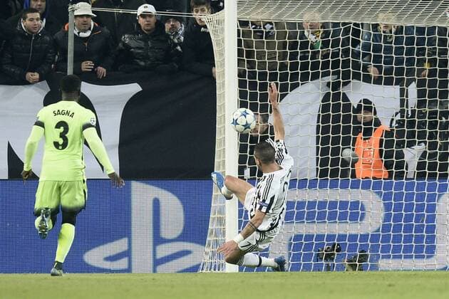 Fußball, Champions League, Juventus Turin - Manchester City Turin, 25.11.2015 - Fussball - UEFA Champions League 2015 2016 - Juventus Turin vs Manchester City - Stefano Sturaro palo 