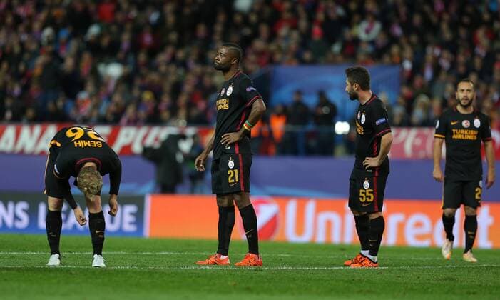 Fußball, Champions League, Atletico Madrid - Galatasaray Istanbul Champions League Group C football match between Atletico Madrid and Galatasaray at the Vicente Calderon stadium in Madrid, Spain, Wednesday Nov. 25, 2015. Pictured: Semih Kaya, Aureien Chedjou 21, Sabri Sarioglu 55 of Galatasaray . 