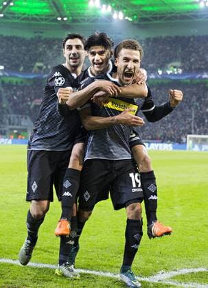 Mönchengladbach, 25.11.2015, Borussia Park Torjubel: Fabian Johnson (BMG), Mahmoud Dahoud (BMG), Lars Stindl (BMG) VfL Borussia Mönchengladbach - FC Sevilla mm