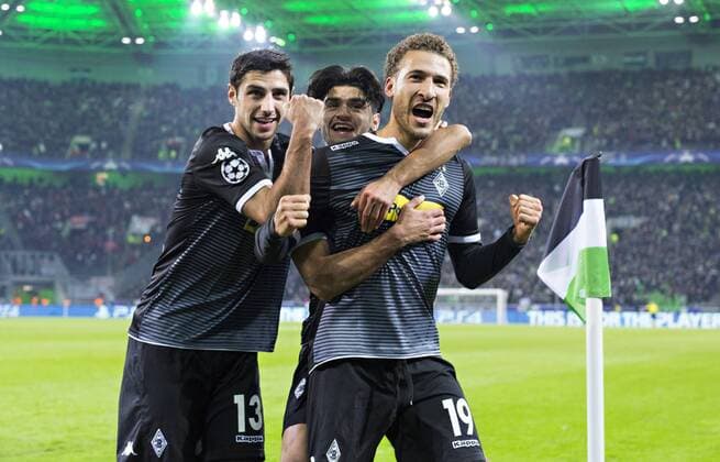 Mönchengladbach, 25.11.2015, Borussia Park Torjubel: Fabian Johnson (BMG), Mahmoud Dahoud (BMG), Lars Stindl (BMG) VfL Borussia Mönchengladbach - FC Sevilla mm