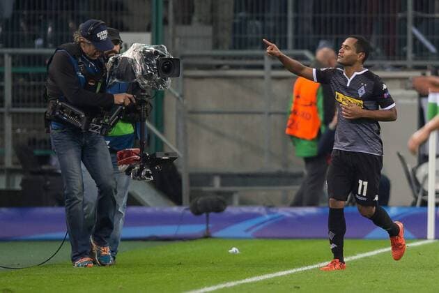 Mittwoch 25.11.2015, UEFA Champions League, Saison 2015 2016, 5. Spieltag in Moenchengladbach, Borussia Moenchengladbach - Sevilla FC, Raffael Caetano de Araujo (Gladbach) jubelt nach seinem treefer zum 3:0 DeFodi001