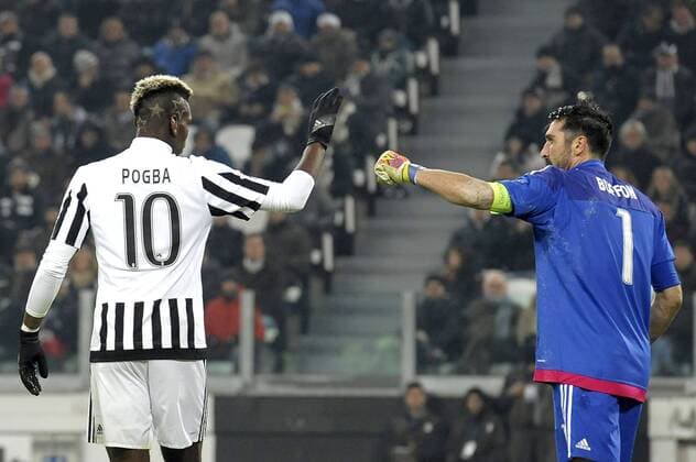 Fußball, Champions League, Juventus Turin - Manchester City Paul Pogba e Gianluigi Buffon Juventus - Turin, 25.11.2015 - Fussball - UEFA Champions League 2015 2016 - Juventus Turin vs Manchester City - filippoxalfero
