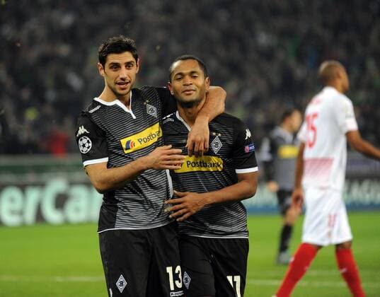 Champions League: Borussia Mönchengladbach - FC Sevilla 25.11.2015. Lars Stindl (li.) und der Torschütze zum 3:0 Raffael (beide BMG). HM