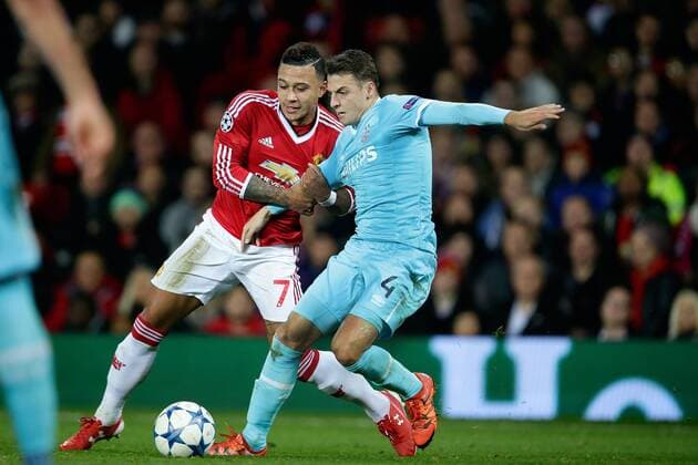 (L-R) Memphis Depay of Manchester United ManU Santiago Arias of PSV during the UEFA Champions League group B match between Manchester United and PSV Eindhoven on November 25, 2015 at Old Trafford in Manchester, England Manchester United v PSV Eindhoven Champions Laegue 2015 2016 xVIxVIxIMAGESx xEricxVerhoevenxIVx 4625496