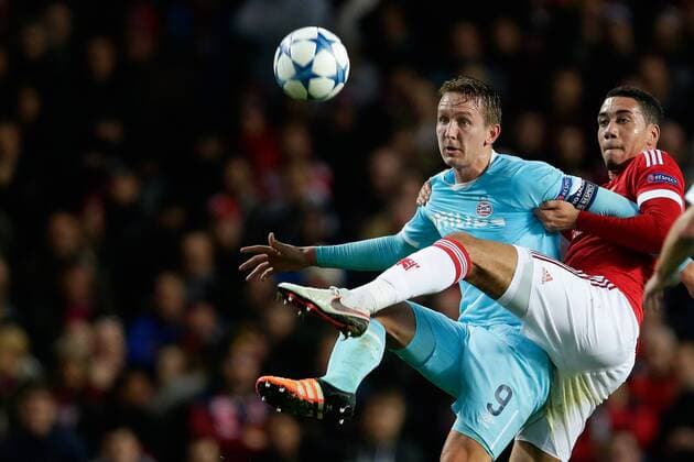(L-R) Luuk de Jong of PSV, Chris Smalling of Manchester United ManU during the UEFA Champions League group B match between Manchester United and PSV Eindhoven on November 25, 2015 at Old Trafford in Manchester, England Manchester United v PSV Eindhoven Champions Laegue 2015 2016 xVIxVIxIMAGESx xEricxVerhoevenxIVx 4625513