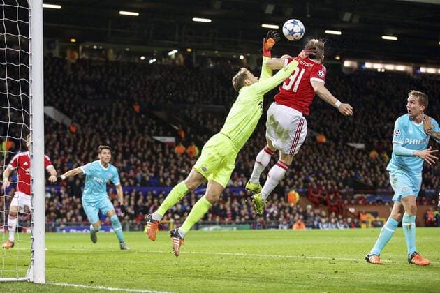(L-R) goalkeeper Jeroen Zoet of PSV, Bastian Schweinsteiger of Manchester United ManU Luuk de Jong of PSV during the UEFA Champions League group B match between Manchester United and PSV Eindhoven on November 25, 2015 at Old Trafford in Manchester, England Manchester United v PSV Eindhoven Champions Laegue 2015 2016 xVIxxIVx 4625497