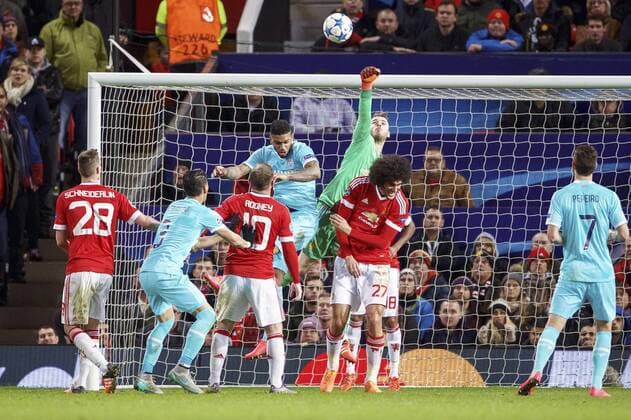 (L-R) Morgan Schneiderlin of Manchester United ManU Hector Moreno of PSV, Wayne Rooney of Manchester United, Jurgen Locadia of PSV, goalkeeper David de Gea of Manchester United, Marouane Fellaini of Manchester United, Gaston Pereiro of PSV during the UEFA Champions League group B match between Manchester United and PSV Eindhoven on November 25, 2015 at Old Trafford in Manchester, England Manchester United v PSV Eindhoven Champions Laegue 2015 2016 xVIxxIVx 4625500