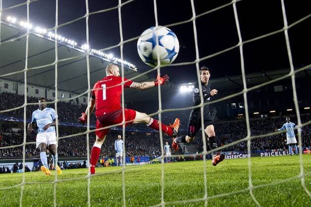 Angel Di Maria, Johan Wiland - Malmö, Schweden - Champions League, Malmö FF vs. Paris Saint Germain PSG.  Copyright: DANIELxSTILLER BB151125DS050