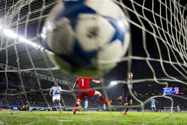 Angel Di Maria, Johan Wiland - Malmö, Schweden - Champions League, Malmö FF vs. Paris Saint Germain PSG.  Copyright: DANIELxSTILLER BB151125DS051