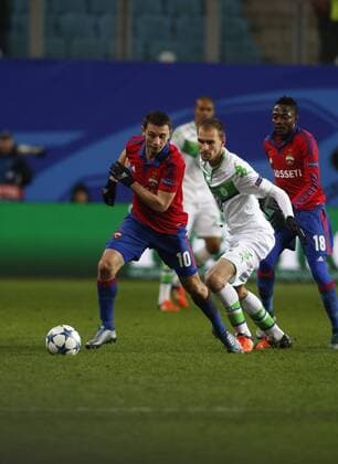 Russia. Moscow region. Khimki. 25 november 2015. Football stadium Arena Khimki . UEFA CHAMPIONS LEAGUE. Playing: Group stage. PFC CSKA Moscow vs VfL Wolfsburg (Germany). 10. DZAGOEV Alan (CSKA) vs 12.Bas Dost (Wolfsburg). 