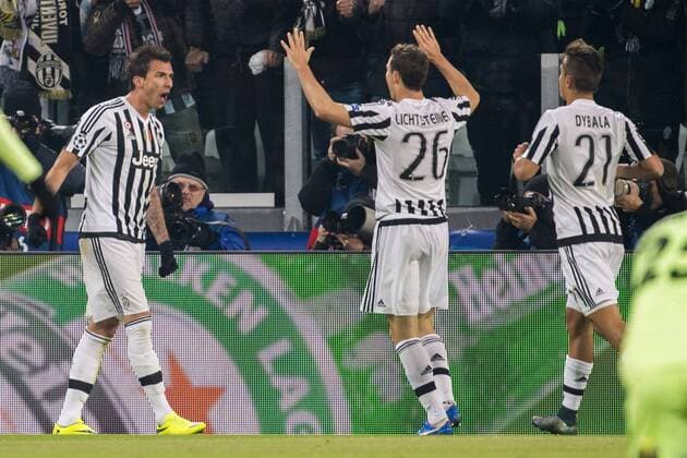 Mario Mandzukic (Juventus), NOVEMBER 25, 2015 - Football Soccer : Mario Mandzukic (L) of Juventus celebrates after scoring their 1st goal during the UEFA Champions League Group D match between Juventus 1-0 Manchester City at Juventus Stadium in Turin, Italy. NoxThirdxPartyxSales  (ptmb084301)