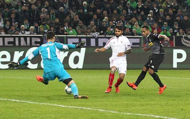 Moenchengladbach Tor zum 3:0 durch Raffael ( 11, Borussia Moenchengladbach) Borussia Moenchengladbach - FC Sevilla, Fussball, UEFA Champions League, 26.11.2015, Copyright: Deutzmann Eibner-Pressefoto EP_CDN