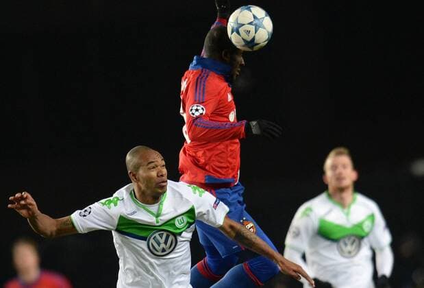 (151126) -- KHIMKI, Nov. 25, 2015 -- Naldo of Wolfsburg (L) vies with Seydou Doumbia of CSKA Moscow (Top) during the UEFA Champions League group B football match between Russia s CSKA Moscow and Germany s VfL Wolfsburg in Khimki, Russia, Nov. 25, 2015. Wolfsburg won 2-0 ) (SP)RUSSIA-KHIMKI-UEFA CHAMPIONS LEAGUE-CSKA MOSCOW VS WOLFSBURG PavelxBednyakov 