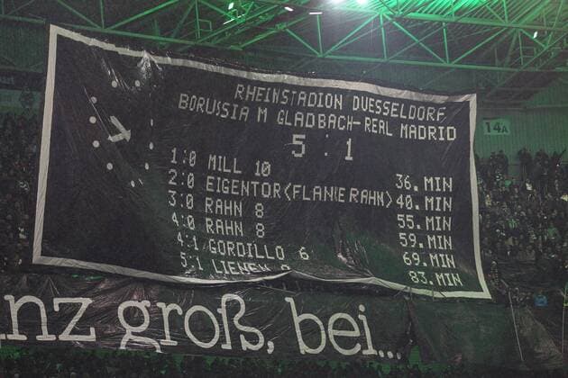 Moenchengladbach Plakat 3 der Choreo der Fans von Borussia Moenchengladbach Borussia Moenchengladbach - FC Sevilla, Fussball, UEFA Champions League, 25.11.2015, Copyright: Deutzmann Eibner-Pressefoto EP_CDN