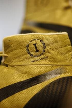 Motorsports: FIA Formula One World Championship WM Weltmeisterschaft 2015, Grand Prix of Abu Dhabi, shoes of 44 Lewis Hamilton (GBR, Mercedes AMG Petronas Formula One Team), xHOCHxZWEIx