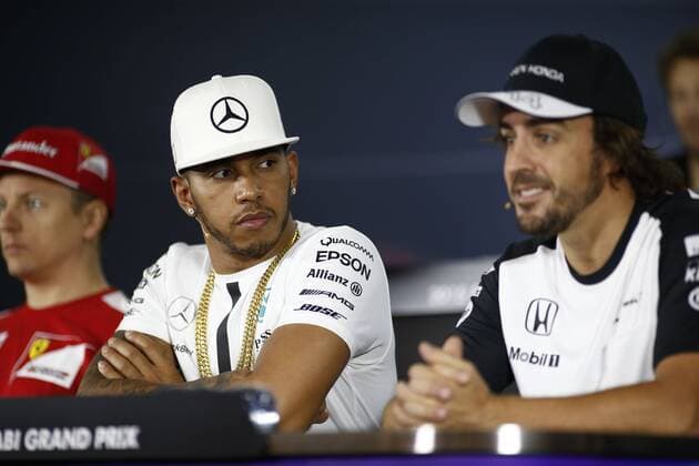 Motorsports: FIA Formula One World Championship WM Weltmeisterschaft 2015, Grand Prix of Abu Dhabi, 44 Lewis Hamilton (GBR, Mercedes AMG Petronas Formula One Team), 14 Fernando Alonso (ESP, McLaren Honda), xHOCHxZWEIx