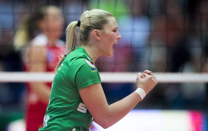 Volleyball, Damen, CEV Champions League, Saison 2015 2016, Dresdner SC (DSC) - Telekom Baku, Mittwoch (25.11.2015), Margon Arena, Dresden. Dresdens Lisa Stock jubelt. RM001