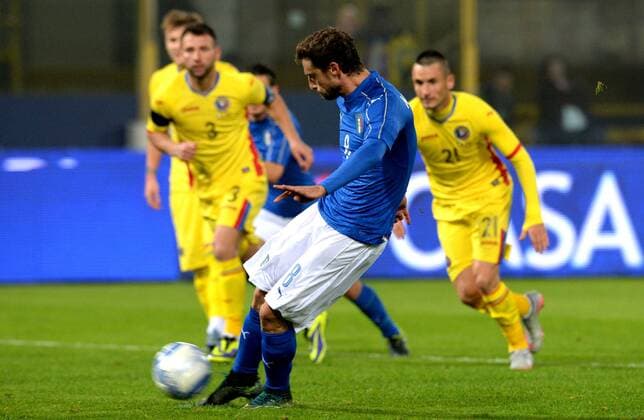Fußball, Länderspiel, Herren, Italien - Rumänien Football - soccer: international match Länderspiel Italy - Romania, il gol su rigore di Claudio Marchisio (Hinweis: Verwendung nur in Deutschland - only Germany) xHOCHxZWEIx xItalyxPhotoxPressx 