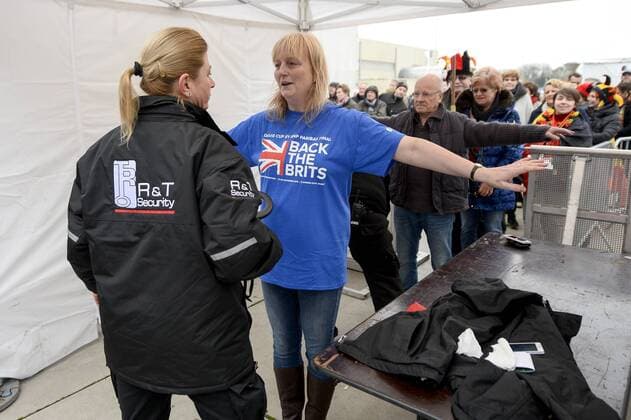 Tennis, Davis Cup Finale in Belgien - Personenkontrollen am Eingang - GENT, BELGIUM: Security check on the first day of the Davis Cup World Group final between Belgium and Great Britain, Friday 27 November 2015, at Flanders Expo in Gent. DIRKxWAEM  x04746975x