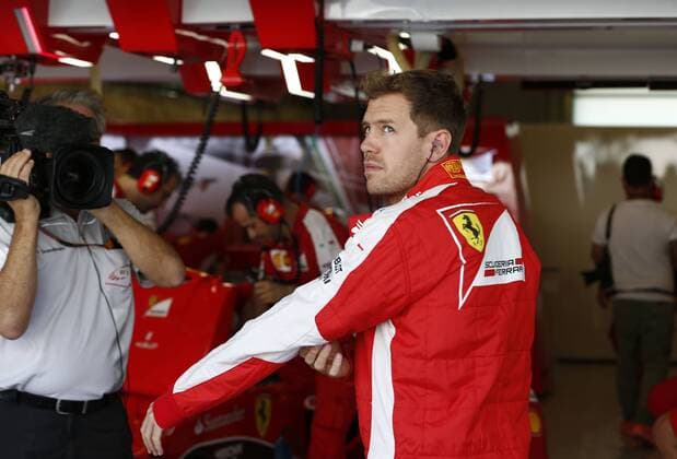 Motorsports: FIA Formula One World Championship WM Weltmeisterschaft 2015, Grand Prix of Abu Dhabi, 5 Sebastian Vettel (GER, Scuderia Ferrari), xHOCHxZWEIx