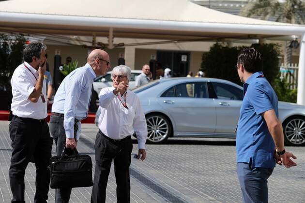 Formel 1, GP von Abu Dhabi Abu Dhabi Grand Prix, UAE 26 - 29 November 2015 27.11.2015 - Donald Mackenzie (GBR) CVC Capital Partners Managing Partner, Co Head of Global Investments and Bernie Ecclestone (GBR), President and CEO of FOM 