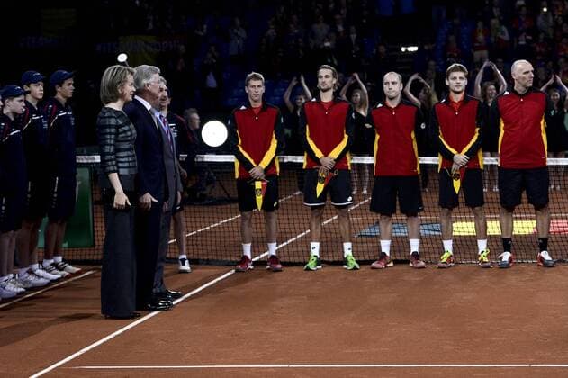 Tennis, Davis Cup Finale, Belgien - Großbritannien - GENT, BELGIUM: Queen Mathilde of Belgium, King Philippe - Filip of Belgium, Belgian Kimmer Coppejans, Belgian Ruben Bemelmans, Belgian Steve Darcis, Belgian David Goffin and Belgian captain Johan Van Herck pictured on the first day of the Davis Cup World Group final between Belgium and Great Britain, Friday 27 November 2015, at Flanders Expo in Gent. DIRKxWAEM x04747235x