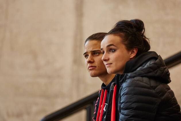 GER, Besuch der Frauen-Nationalmannschaft im Deutschen Fussball Museum 27.11.2015, Deutsches Fussball Museum, Dortmund, im Bild (vl) Dzsenifer Marozsan (Deutschland 10) mit Lina Magull (Deutschland 18) Sarah RauchnphxRauch