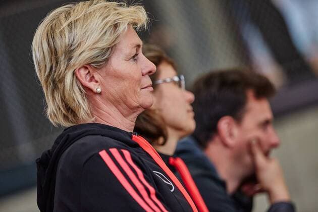 GER, Besuch der Frauen-Nationalmannschaft im Deutschen Fussball Museum 27.11.2015, Deutsches Fussball Museum, Dortmund, Bundestrainerin Silvia Neid besuchte mit ihrer Mannschaft das Deutsche Fussball Museum Sarah RauchnphxRauch