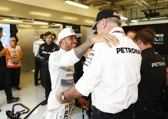 Motorsports: FIA Formula One World Championship WM Weltmeisterschaft 2015, Grand Prix of Abu Dhabi, 44 Lewis Hamilton (GBR, Mercedes AMG Petronas Formula One Team), Dr. Dieter Zetsche (Chairman of the Board of Management of Daimler AG, Head of Mercedes-Benz Cars), xHOCHxZWEIx