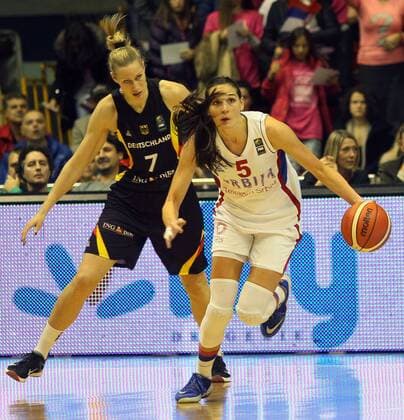 21.11.2015 Belgrade(Serbia) Serbia-Germany Eurobasket qualify women s basketball Lisa Koop(L) Germany and Sonja Petrovic(r) Serbia :Str 