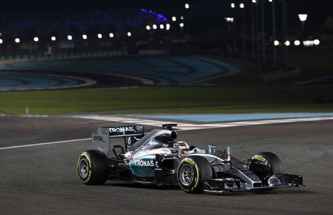 Motorsports: FIA Formula One World Championship WM Weltmeisterschaft 2015, Grand Prix of Abu Dhabi, 44 Lewis Hamilton (GBR, Mercedes AMG Petronas Formula One Team), xHOCHxZWEIx