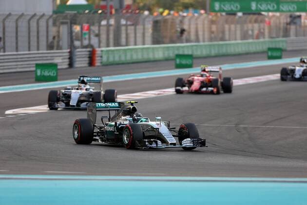 Abu Dhabi Grand Prix, UAE 26 - 29 November 2015 29.11.2015 - Race, Nico Rosberg (GER) Mercedes AMG F1 W06 leads Lewis Hamilton (GBR) Mercedes AMG F1 W06 